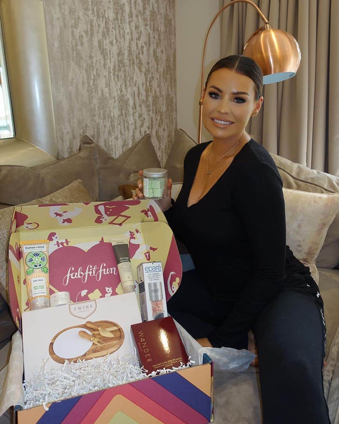 Jessica Wrightさんのインスタグラム写真 - (Jessica WrightInstagram)「Loving being a #fabfitfunpartner because of what you get in this amazing box & for such little cost. Use my exclusive code "JESSWRIGHT" which will get you 20% off your first @fabfitfun box. Tag a friend who needs this box. I tag @natalyawright_x 💖💋💄 www.fabfitfun.com (ad)」9月20日 3時53分 - jesswright77