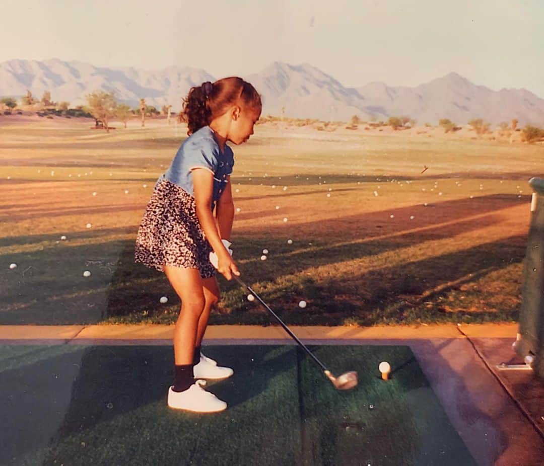 シャイエン・ウッズのインスタグラム：「#TBT. At 6 years old my junior golf days started by hitting balls in the local park and after-school trips to CrackerJax 💁🏽‍♀️ • New episode @birdiesnotbs discusses the lessons we learned in our junior golf experiences. @birdiesnotbs」