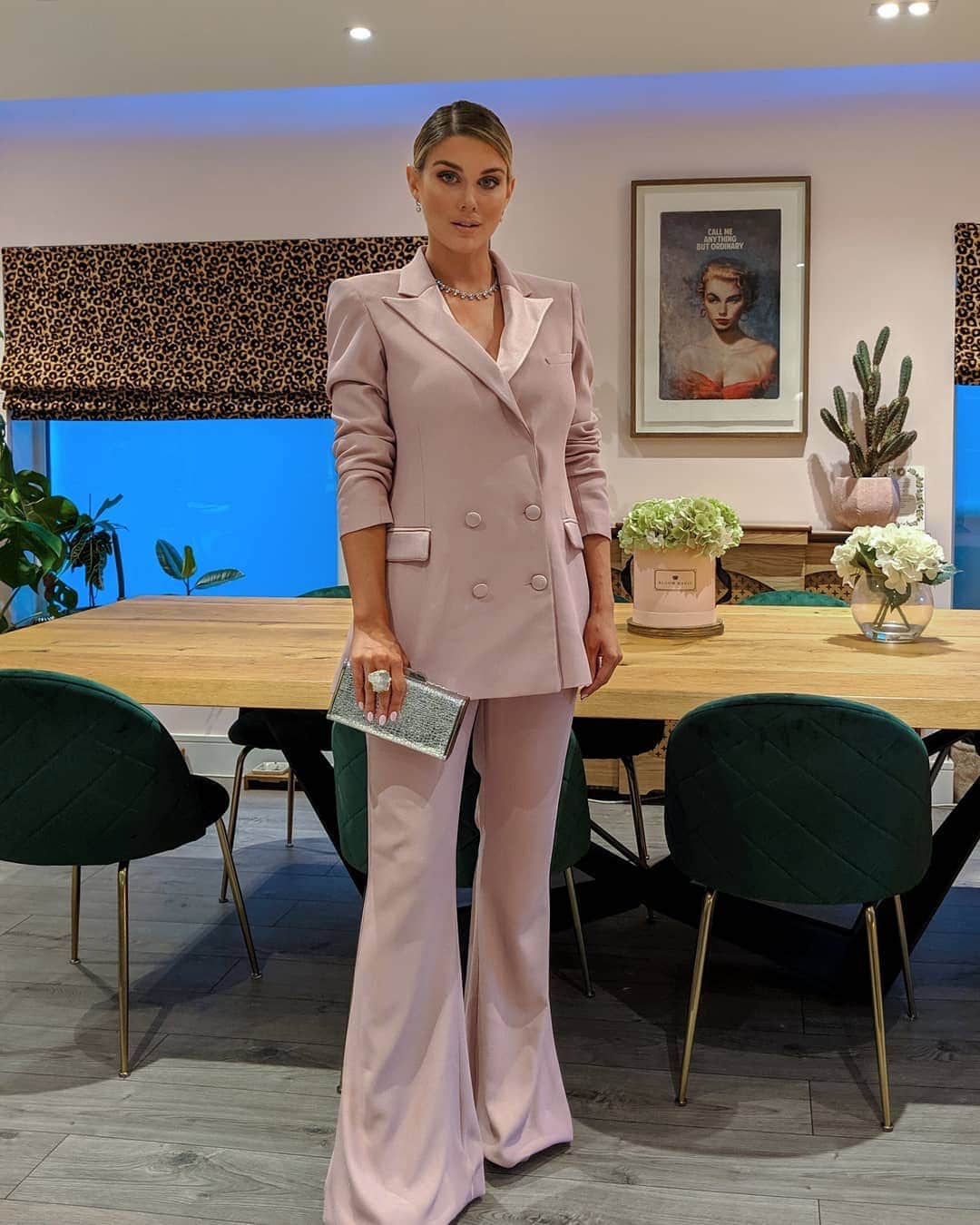 Ashley Jamesさんのインスタグラム写真 - (Ashley JamesInstagram)「Matching my interiors in my outfit for the @marieclaireuk #FutureShaper awards tonight. I'm so excited to be part of such an inspiring event that champions women from a variety of industries who are doing incredible things. I've always been such a fan of Marie Claire who always celebrate female achievement and successes, rather than focus on our bodies or relationship status. 🌸 #girlpower」9月20日 4時14分 - ashleylouisejames