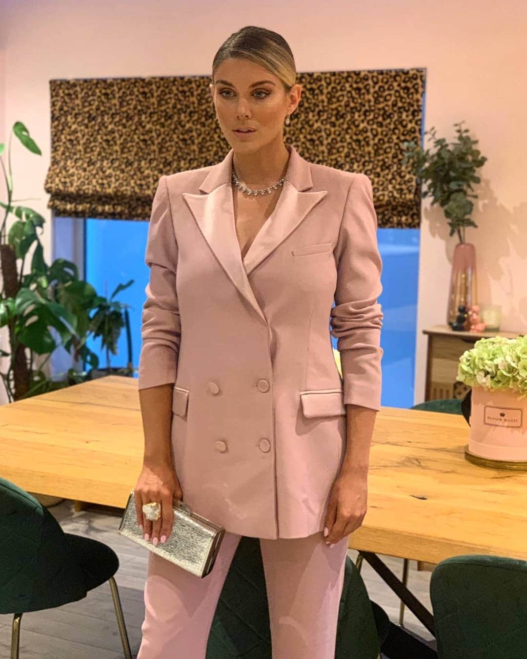 Ashley Jamesさんのインスタグラム写真 - (Ashley JamesInstagram)「Matching my interiors in my outfit for the @marieclaireuk #FutureShaper awards tonight. I'm so excited to be part of such an inspiring event that champions women from a variety of industries who are doing incredible things. I've always been such a fan of Marie Claire who always celebrate female achievement and successes, rather than focus on our bodies or relationship status. 🌸 #girlpower」9月20日 4時14分 - ashleylouisejames