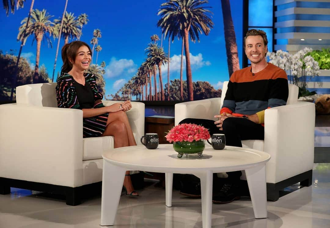 ダックス・シェパードさんのインスタグラム写真 - (ダックス・シェパードInstagram)「I'm your host today on @theellenshow !!!! SOOOO much fun. I can see why Ellen has done this several thousand times :)」9月20日 4時24分 - daxshepard