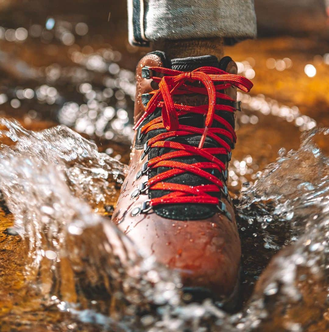 ティンバーランドさんのインスタグラム写真 - (ティンバーランドInstagram)「For when you really want to hit the trails. @ryannealcordwell + the Garrison Field Hiking Boots. Needless to say, these boots are #waterproof #Timberland」9月20日 4時24分 - timberland