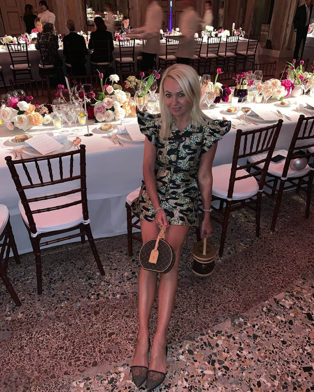 ヤナ・ルドコフスカヤさんのインスタグラム写真 - (ヤナ・ルドコフスカヤInstagram)「Ready to the @louisvuitton dinner in Palazzo Reale (historical place in heart of Milano ) 💛」9月20日 4時36分 - rudkovskayaofficial