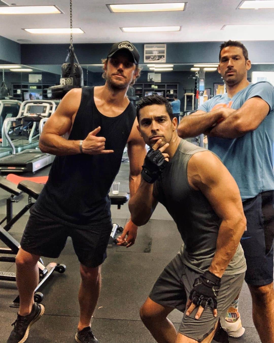 ウィルマー・バルデラマのインスタグラム：「#MyHourADay fight your mind for one hour a day.. and have 23 hours of glory.. repeat this once a day.. till savage status. @jordanfperform @adam_demos  #Family #Training #MindAndBody and of course #Beyonce」