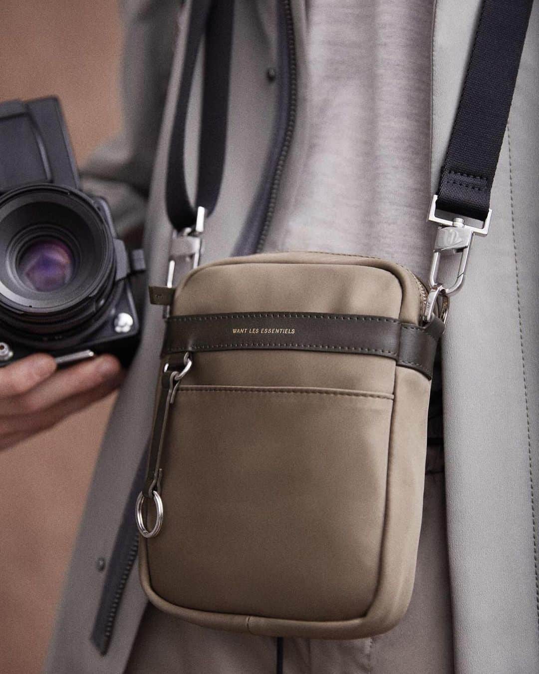 ウォントのインスタグラム：「Meet Reagan, one of our new crossbody bags for AW19. Discover this new streamlined and lightweight designs, available in Black, Storm & Sage nylon—link in bio. #wantlesessentiels #WorldofWANT #unisex #aw19 #crossbodybag」