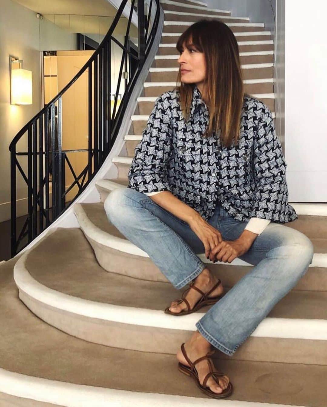 カロリーヌ・ド・メグレのインスタグラム：「Rue Cambon by @cdmdiary」