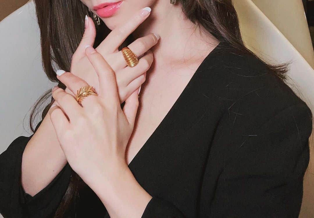 ダレノガレ明美さんのインスタグラム写真 - (ダレノガレ明美Instagram)「イベントで付けたアクセサリーの タグです🥀  @flake_jewelry_official  ちなみに下の指の指輪、可愛いくて買取しました✨」9月20日 15時29分 - darenogare.akemi