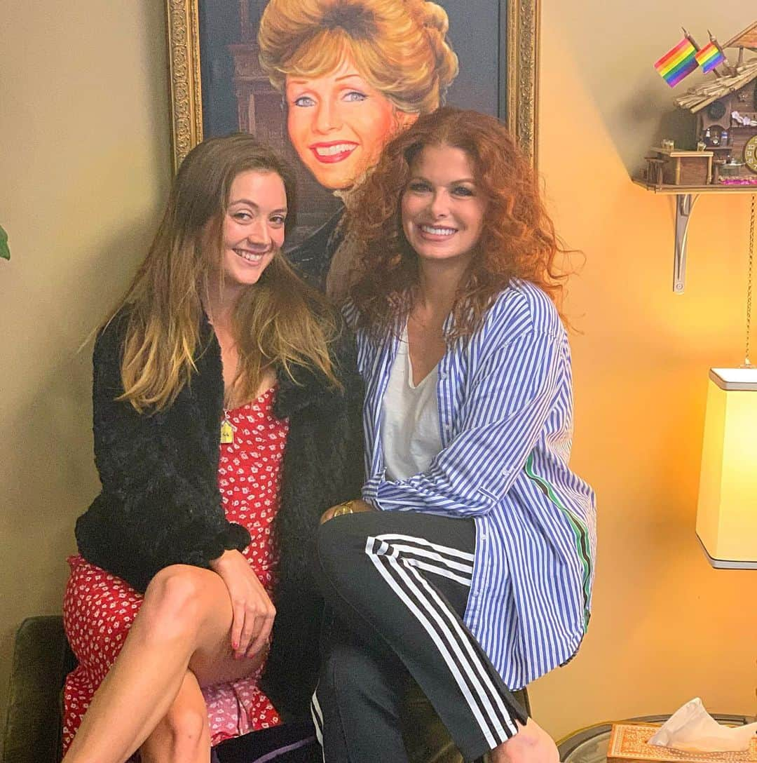 デブラ・メッシングさんのインスタグラム写真 - (デブラ・メッシングInstagram)「She’s HERE! @praisethelourd , granddaughter to the Great Debbie Reynolds, and (as Bobbie Adler,) Grace’s mom. I can’t tell you how much it means to have Billie here. I feel Debbie near. I also had the privilege of filming a pilot with Billie’s mom, Carrie Fisher. An absolute original. I know Debbie & Carrie will be watching their beloved Billie soar. ❤️❤️❤️」9月20日 15時38分 - therealdebramessing