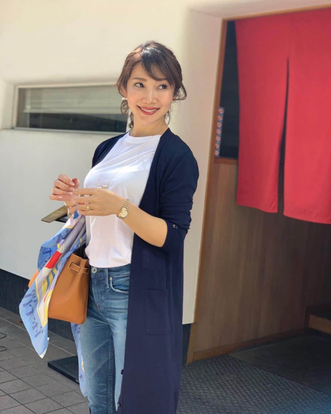 のインスタグラム：「・ ・ ロングヒット中のロングカーディガン。 昨日再入荷してます♡ ・ わたしもお気に入りの一枚˚⁎⁺˳✧༚ ・ ・ tops→#whimgazette  cardigan→#lialapg denim→#redcard bag.scarf→#hermes ・ #coordinate #outfit #ootd #look #style #fashion #wardrobe #instagood #instafashion #longcardigan #コーディネート #ファッション #ロングカーディガン #ママコーデ #ママコーディネート #ママファッション」