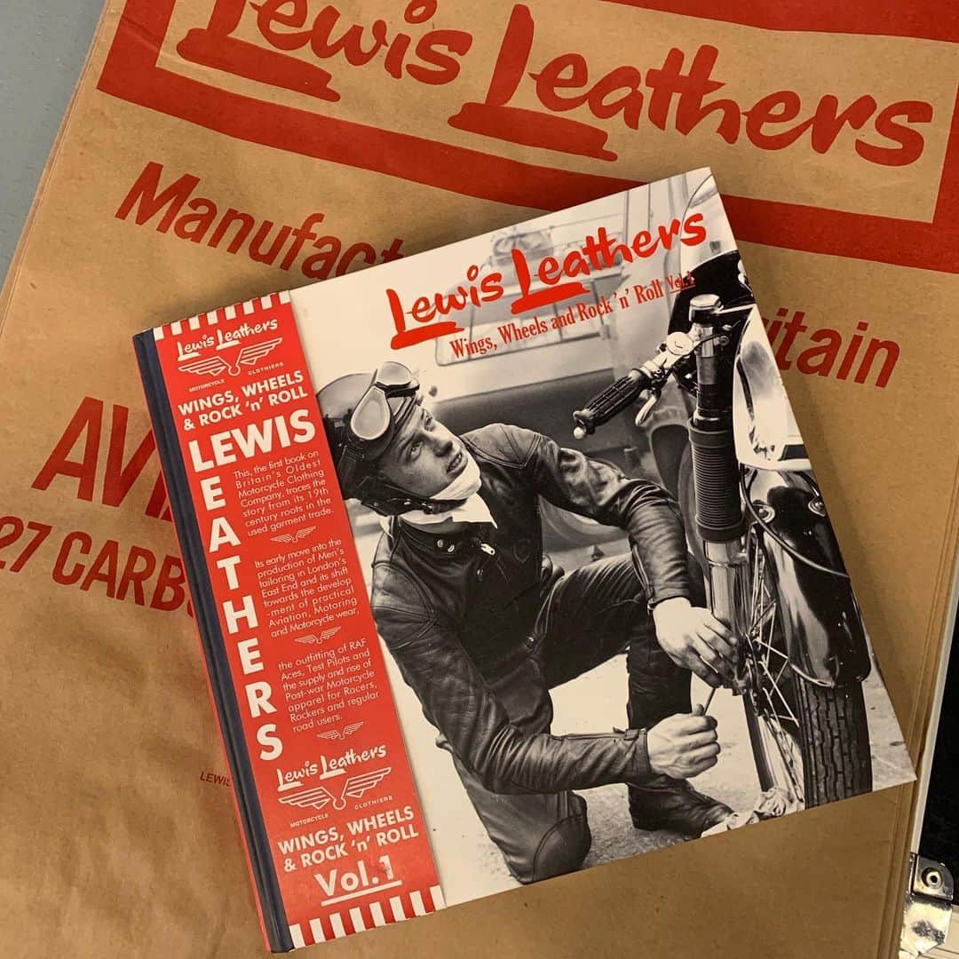 ホン・ジョンヒョンのインスタグラム：「Lewis Leathers #lewisleathers」