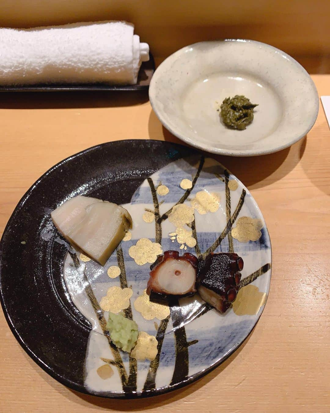 春名亜美さんのインスタグラム写真 - (春名亜美Instagram)「8ヶ月待った、さいとうさん🍣 お寿司ももちろんズバ抜けて美味しいのだけれど、お寿司の前に食べるつまみたちが涙出るほど美味しい😭 幸せだった ・ ・ ・ #鮨さいとう #さいとう」9月20日 16時12分 - amiharunaami