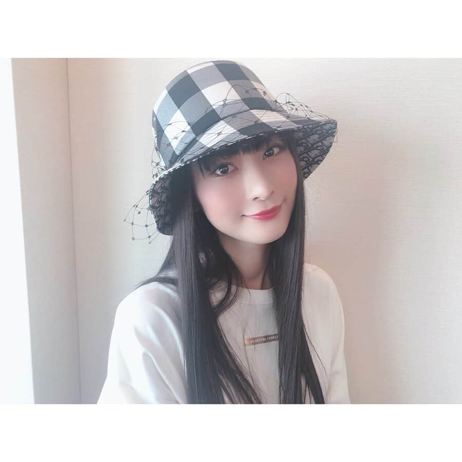 繭さんのインスタグラム写真 - (繭Instagram)「ㅤㅤㅤ ㅤㅤㅤ Today's Coordinate❤︎ ㅤㅤㅤ #tops #beautifulpeople  #skirt #handm  #sneakers #stellamccartney #bag #CELINE #hat #dior ㅤㅤㅤ 最近買ったDIORのハットお気に入りです🖤 ㅤㅤㅤ #coordinate #繭コーデ #followme #followmejp #followjp」9月20日 16時18分 - mayumayu1008