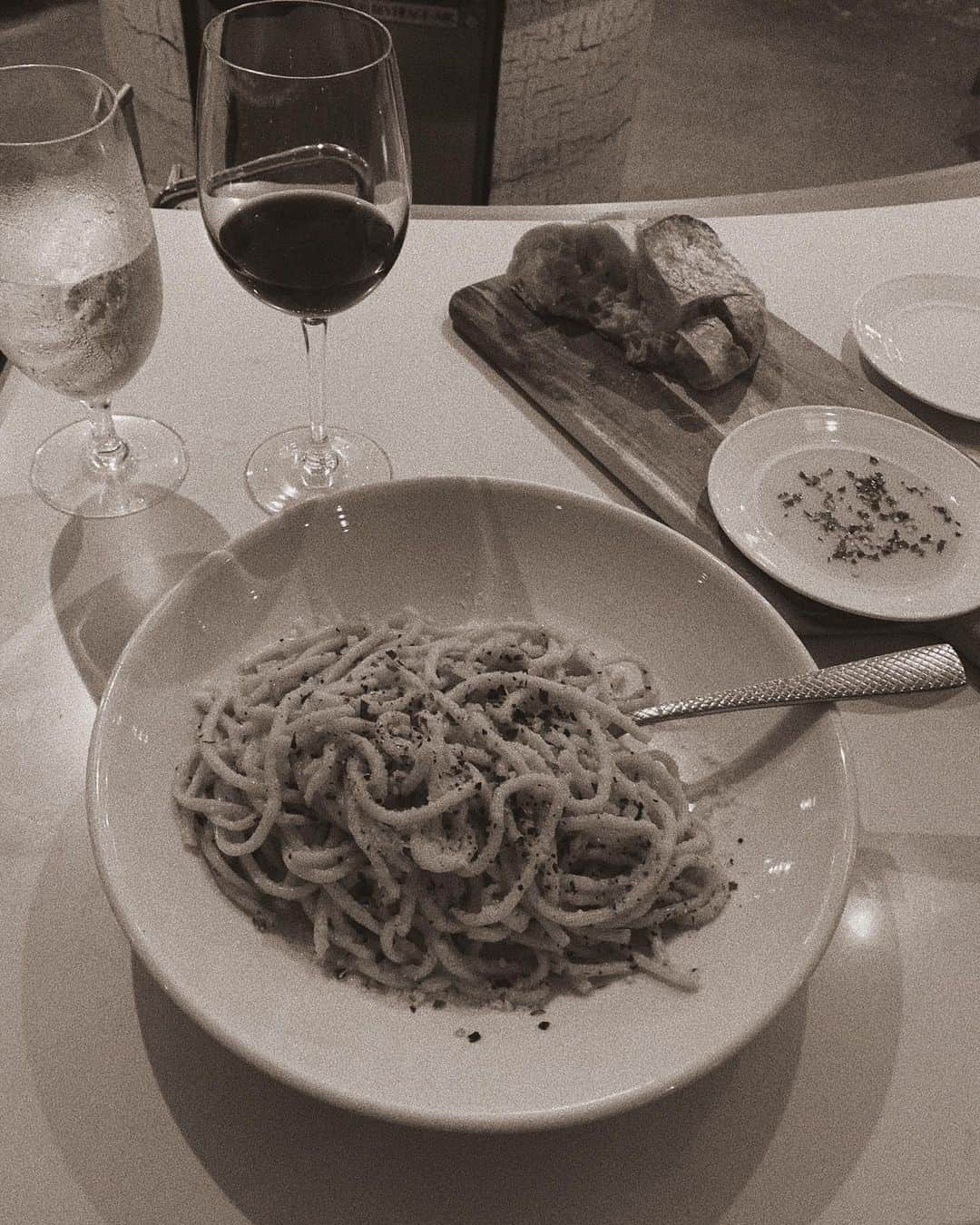 コートニー・ハルヴァーソンさんのインスタグラム写真 - (コートニー・ハルヴァーソンInstagram)「Like I wasn’t going to get pasta on this trip. 🍝」9月20日 8時00分 - prettylittlefawn