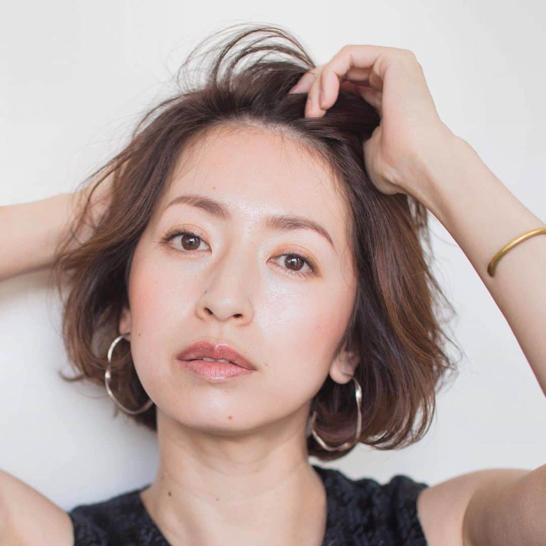 木庭弥生のインスタグラム：「@shea.sato と作品撮り🌿  @shea.hair_lifestyle  #hair #hairstyle #haircolor #bob」