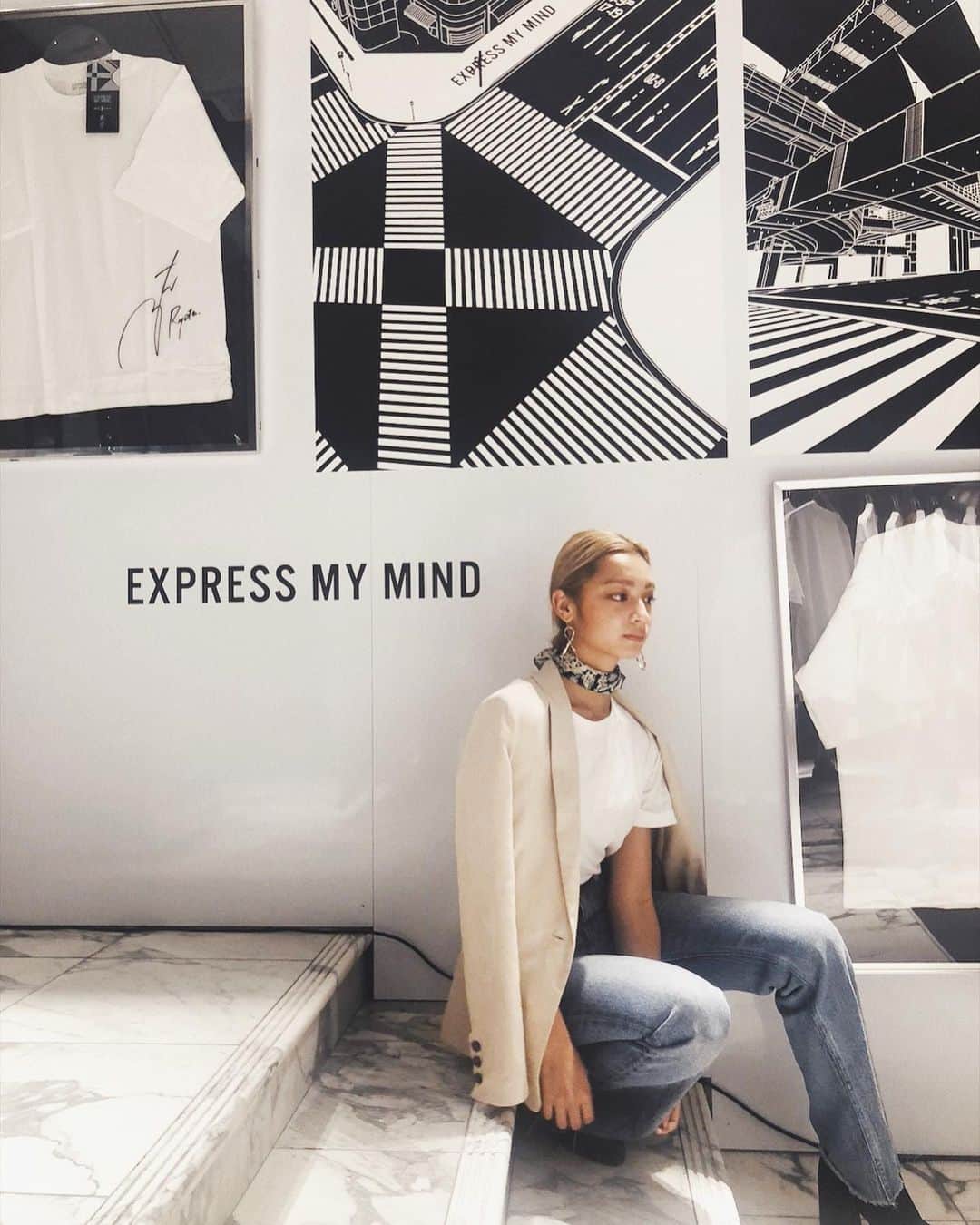 遠山茜子さんのインスタグラム写真 - (遠山茜子Instagram)「jounalstandard × expressmymind “WHITE TEE CITY SERIES” ・ レディースでも着れる白T𖤐 リピしまくり予定☻ ・ #expressmymind#jounalstandard#jsomotesando##fashion#ootd#unisex#collabo #片寄涼太 さん#白T#リピ確」9月20日 8時36分 - akane_016t