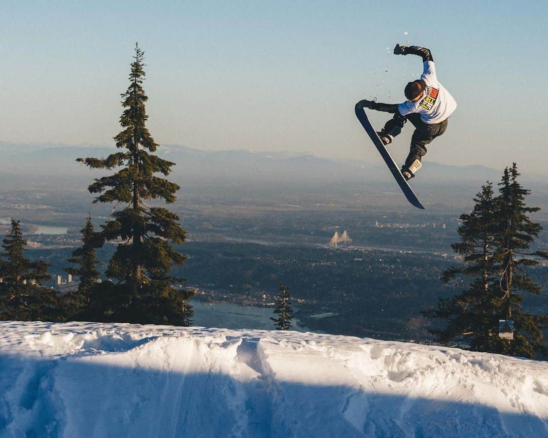 vansさんのインスタグラム写真 - (vansInstagram)「Craving colder climates. @JakeKuzyk's new @VansSnow Hi-Standard OG has us ready for the snowboarding season. Shop or find a store near you at vans.com/snow」9月20日 9時30分 - vans