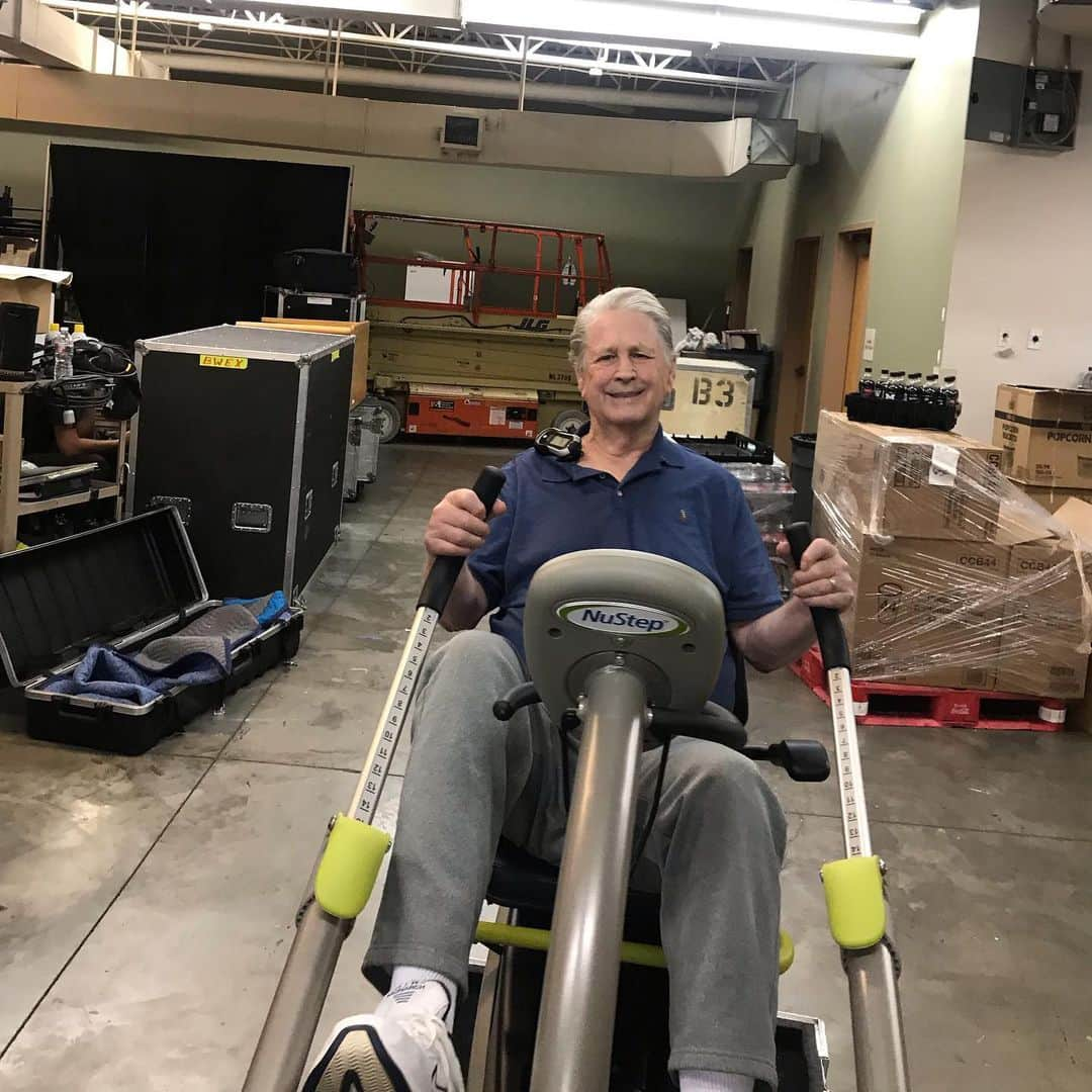 ブライアン・ウィルソンさんのインスタグラム写真 - (ブライアン・ウィルソンInstagram)「Working out before tonight’s show!  Sandy City Amphitheater, Utah #brianwilson #workout #somethinggreat #1968 #ontour #utah」9月20日 10時07分 - brianwilsonlive