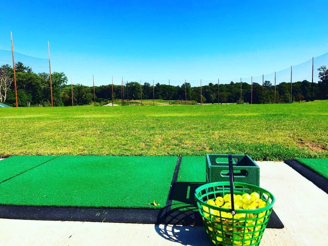 RyosukeTakenakaのインスタグラム：「毎週水曜はゴルフ⛳️の日。平日は空いてる。打ちっ放しからのハーフ。but I have papers to do by tom morning..🤭 . #boston#golf#こがみほ #uuum#プロバト#america#健康＃運動#work#homework」