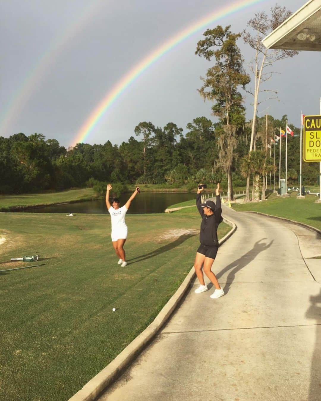 長野未祈さんのインスタグラム写真 - (長野未祈Instagram)「Beautiful rainbow and us🌈👭 #久しぶりにこんな練習できた！ #すごく楽しい #終わった後の虹が凄く綺麗だった #こんなにはっきり見えた虹は初めて #明日はテスト #やるしかない🔥」9月20日 10時09分 - minorinagano