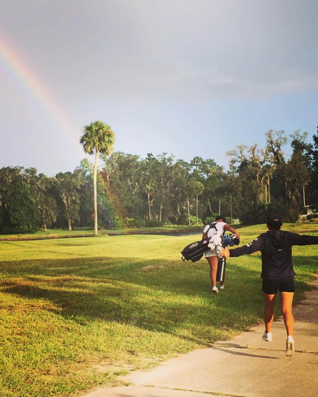 長野未祈さんのインスタグラム写真 - (長野未祈Instagram)「Beautiful rainbow and us🌈👭 #久しぶりにこんな練習できた！ #すごく楽しい #終わった後の虹が凄く綺麗だった #こんなにはっきり見えた虹は初めて #明日はテスト #やるしかない🔥」9月20日 10時09分 - minorinagano