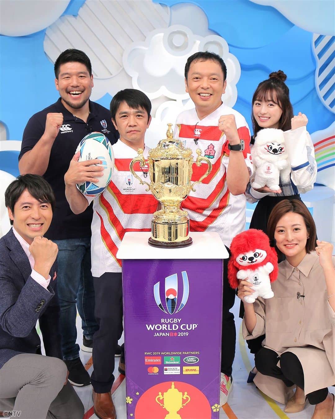 ZIP!さんのインスタグラム写真 - (ZIP!Instagram)「✨いよいよ本日開幕✨ 🏉ラグビーワールドカップ🇯🇵2019日本大会❗️ 🏆✨優勝チームしか持つことを許されないというウェブ･エリス･カップがスタジオに‼️ものスゴい輝きでした😳 👊🏻💥優勝カップ目指してトライ！日本！！ . #本日開幕 #ラグビーワールドカップ2019日本大会 #史上最大のトライがはじまる。 #RWC2019 #Rugby #Rugbygram #Sport #ラグビー #ラグビーワールドカップ #優勝カップ #ウェブエリスカップ #畠山健介 #中川家 #剛 #礼二 . #福原遥 #桝太一 #徳島えりか #ZIP!」9月20日 10時10分 - ntvzip