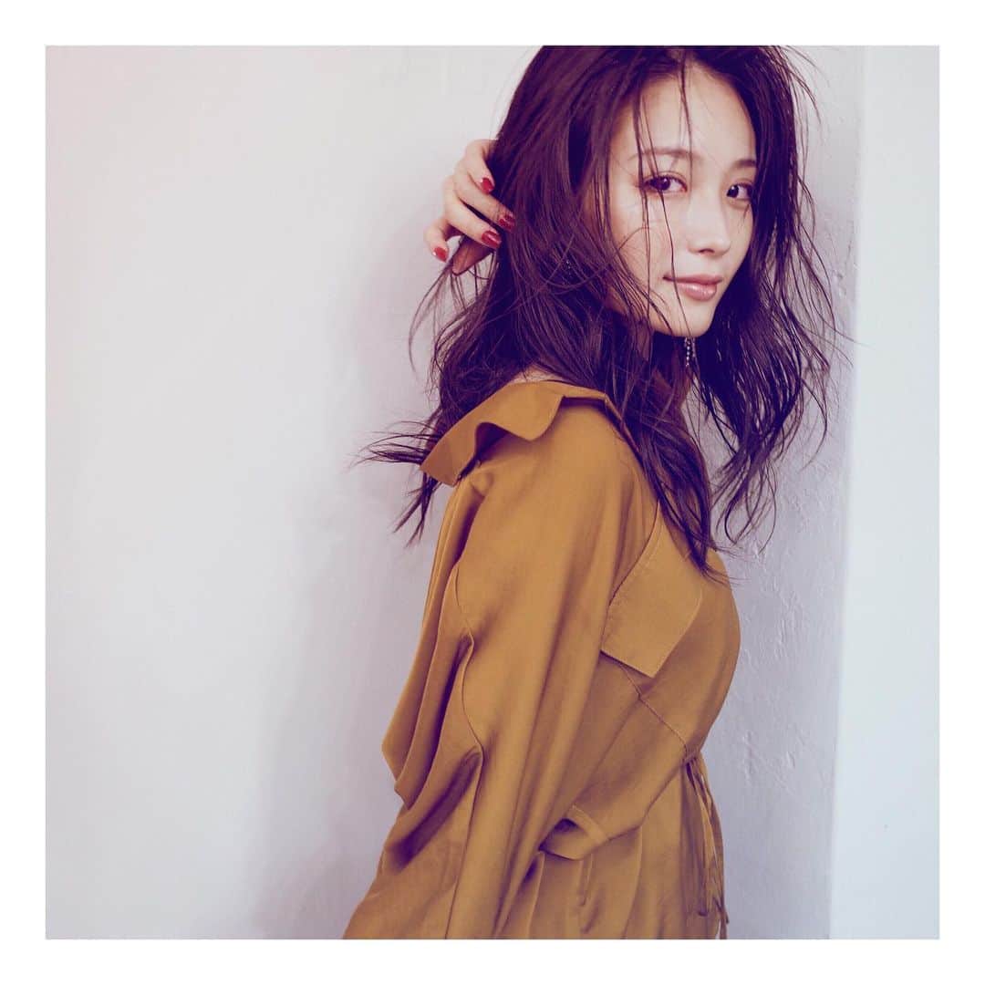 黒木晴香のインスタグラム：「今日もウフフな笑顔で、、、 ——————————— #smile #shooting #happy #haveagoodtime  #tokyo #japan #nylon  #japanesegirl #920 #hair #makeup #camera #portrait #ポートレート #秋メイク #秋コーデ #秋リップ #黒木晴香 ——————————— Photo by @dita_0809」
