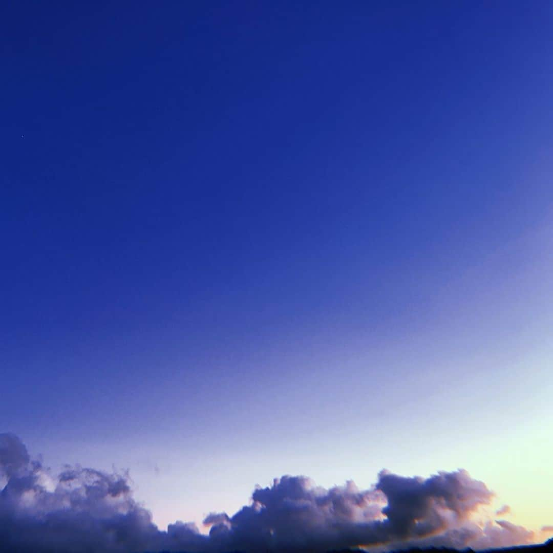 月島桃花さんのインスタグラム写真 - (月島桃花Instagram)「Sunset ☀️🌙✨ #healing #sunset #okinawa #japan @yanbaru_hostel」9月20日 10時26分 - momoka_peanuts