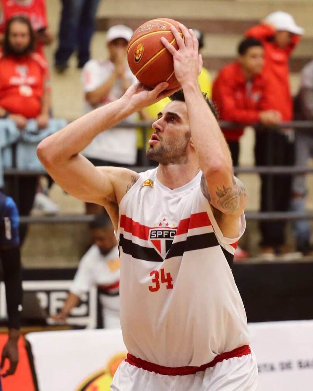 São Paulo FCさんのインスタグラム写真 - (São Paulo FCInstagram)「🏀 Primeiro passo rumo às semifinais! O #BasqueteTricolor venceu o Jogo 1 das quartas de final do Campeonato Paulista: São Paulo 89 x 83 Bauru, no Ginásio do Morumbi, com atuação espetacular de @georgelucas14 (35 pontos). O Jogo 2 da série ‘melhor de três’ acontece no domingo, às 18h, em Bauru. O Tricolor está a uma vitória da classificação! #VamosSãoPaulo 🇾🇪 ⠀⠀⠀⠀⠀⠀⠀⠀⠀ 📸 Igor Amorim / saopaulofc.net」9月20日 10時47分 - saopaulofc