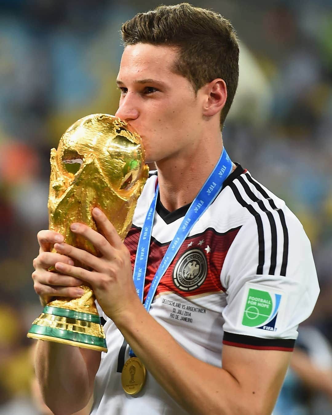 FIFAワールドカップさんのインスタグラム写真 - (FIFAワールドカップInstagram)「#HappyBirthday to 2014 FIFA #WorldCup winner @draxlerofficial! 🎂😘🏆」9月20日 16時33分 - fifaworldcup