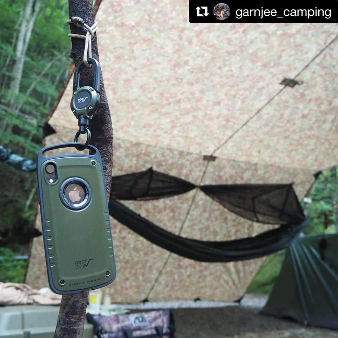 ROOT CO. Designed in HAKONE.さんのインスタグラム写真 - (ROOT CO. Designed in HAKONE.Instagram)「. @garnjee_camping 様、ご愛用ありがとうございます。 ・ #shockresistcasepro #iphonecase #milspec #magreel360 #carabiner #carabiners #outdoor #outdoors #outdoorgear #outdoorlife #camp #camper #campgear #camplife #lifestyle #outdoorstyle #campstyle ・ Repost from @garnjee_camping 機種変更と同時に手に入れたiPhoneケース&カラビナリール。 ・ 暫く使ってみた結果、僕のアウトドアスタイルに最適でした。 ・ 今後はコイツ一択になるかも🤔 ・ #rootco #root_co #outdoorslife #camping #hiking」9月20日 11時20分 - root_co_official