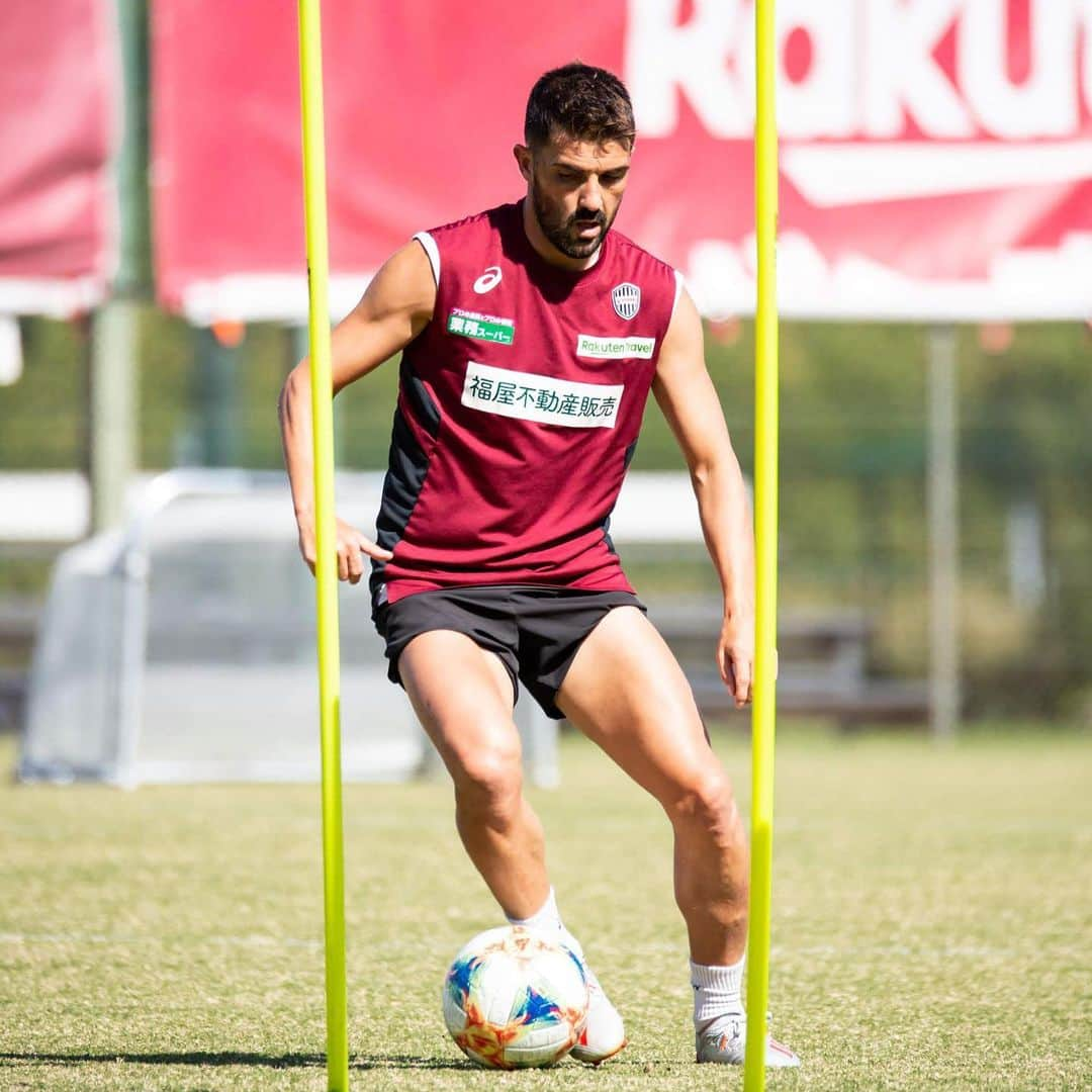 ダビド・ビジャさんのインスタグラム写真 - (ダビド・ビジャInstagram)「⚽️7️⃣🤙🏻 #visselkobe」9月20日 11時58分 - davidvilla