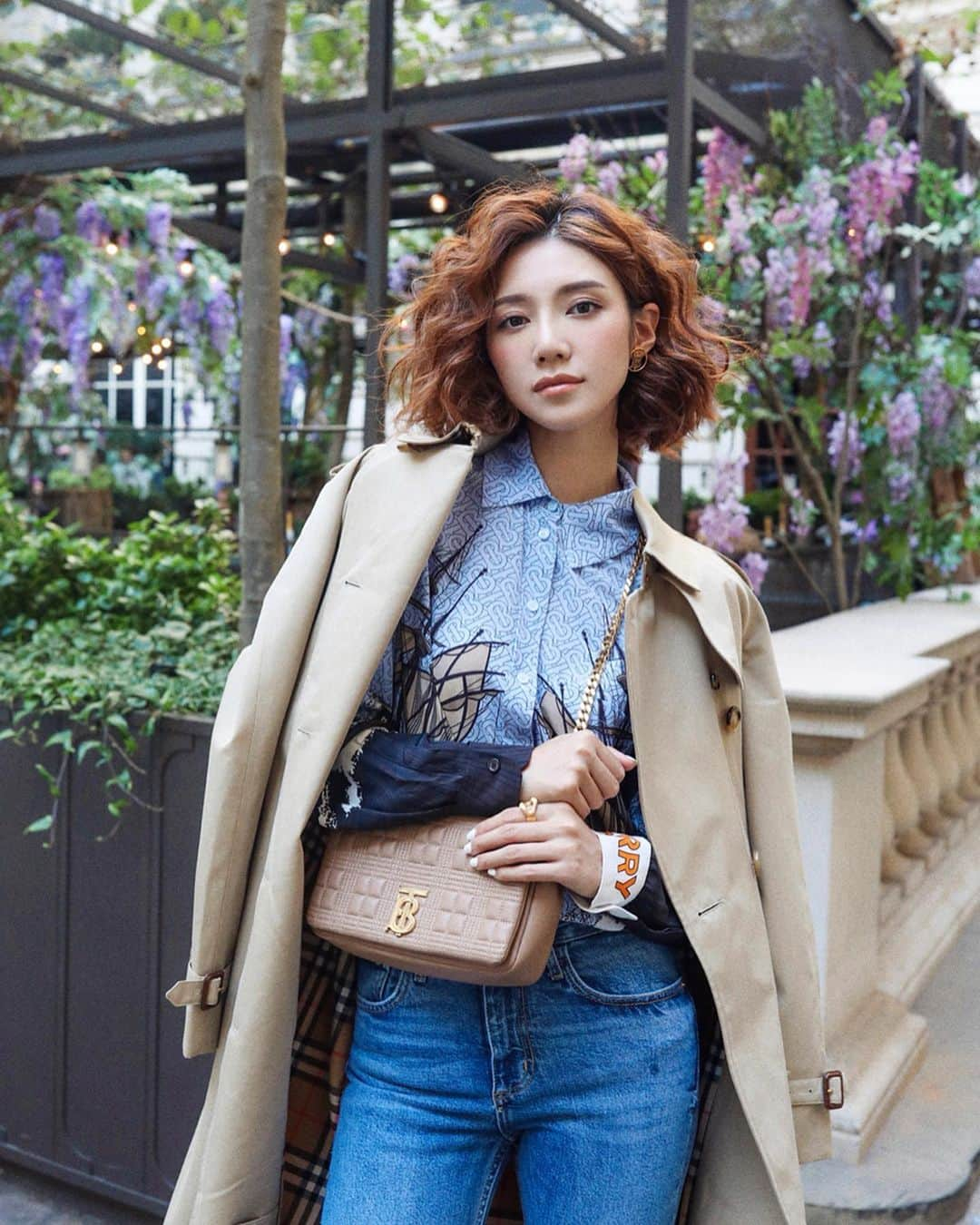 Elva Niさんのインスタグラム写真 - (Elva NiInstagram)「飛到轉眼就是週五☁️ #busybeeinlondon  @burberry  #lolabag #burberrytrench #elvainlfw #elvaootd」9月20日 12時02分 - misselvani