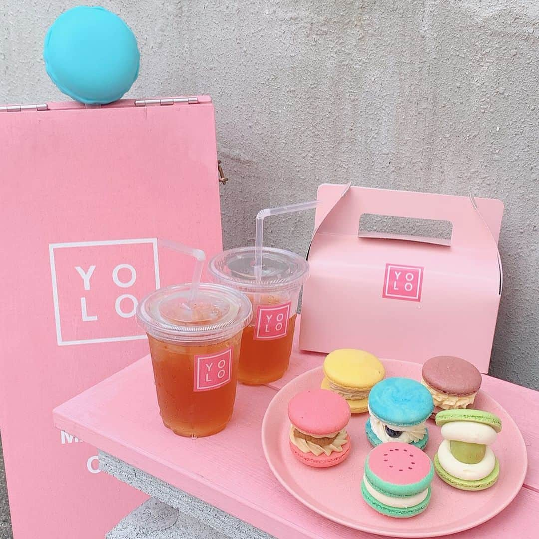 エリンコさんのインスタグラム写真 - (エリンコInstagram)「💒 . 🎀YOLO Tokyo cafe&deserts🎀 . 可愛いマカロン屋さん😍💕 学芸大学駅から徒歩5分のお店💝 . 季節によって置いてるマカロンも違うの❣️ . 見た目も可愛いけど味も美味しかったー💗 . #学芸大学 #学芸大学カフェ #マカロン #pink #ピンク #カフェ好き 東京カフェ #yolo #yolotokyo #macaron #cafe #tokyocafe #えりんこカフェ巡り」9月20日 12時02分 - erinko0315