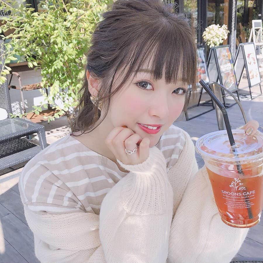 伊藤りかさんのインスタグラム写真 - (伊藤りかInstagram)「． ぱっつん前髪とポニーテールの相性抜群◌ ベージュのボーダーロンTに @fifth_store の 白カーディガンを着回して女の子っぽコーデに💐 (全身写真も撮ったから今度載せるね〜！) * 秋服が可愛すぎて毎日ネットサーフィン🧥🌿 * 秋服も綺麗に着こなすために #マジカルシェリー @majicalsherry_lme ◌ ウエスト、ヒップ、太ももが 履いた瞬間キュッと引き締められる👼🏻 シルエットが綺麗に見えるからやめれない✌︎ 骨盤矯正が本来の目的なんやけど 私は引き締め効果の方を感じてまーす🍂 (これは、太ももまでの長さだよ〜！) * #女の子 #ベージュカラー #ぱっつん前髪 #休日デート #休日の過ごし方  #可愛い #ミディアム #ミディアムヘア #ミディアムボブ #オン眉 #前髪 #前髪カット #外国人風カラー #秋コーデ #ボーダー #秋 #ベージュ #アッシュベージュ #ボーダートップス #fashion #hair #make #makeup #ootd #伊藤りか #snsクリエイター」9月20日 12時10分 - rrrika.i