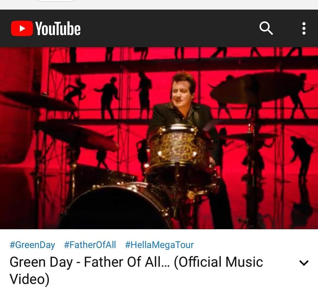 トレ・クールのインスタグラム：「New video for Father Of All...Motherfuckers is online now!  YouTube/GreenDay🔥 enjoy.  #FOAMF」