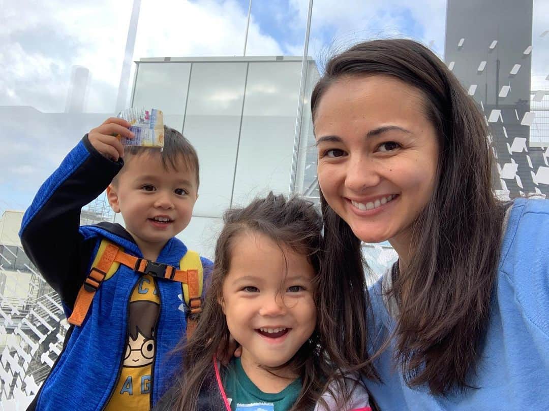 エリナ シルカのインスタグラム：「私と双子だけ一足早く日本帰国！ 山田ディーはギリギリまでフランスでトレーニング🇫🇷 双子との長旅ブログアップしました✈️✈️✈️」
