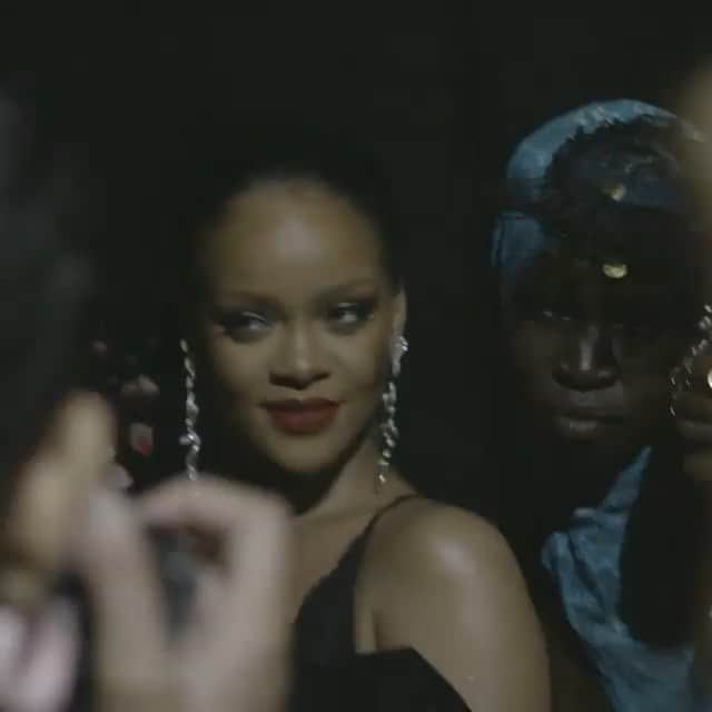リアーナのインスタグラム：「And we are LIVE! I can’t believe this is real and it’s finally here for you to experience. I couldn’t be happier or more proud of everyone involved. Watch it on  @amazonprimevideo NOW at AMAZON.COM/SAVAGEXFENTY and shop the new @savagexfenty drop! Hope you enjoy the show 💞  #SAVAGEXFENTYSHOW」