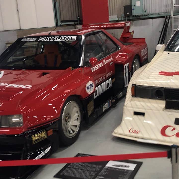 のインスタグラム：「NissanヘリテージコレクションNOW🙂  座間のnissan博物館は鳥肌がたった🙂  頑張れニッサン！それ行けオッサン！🙂 #nissan #ヘリテージコレクション @libertywalkkato#スーパー#シルエット#レーシングカー#楽しい#見学」