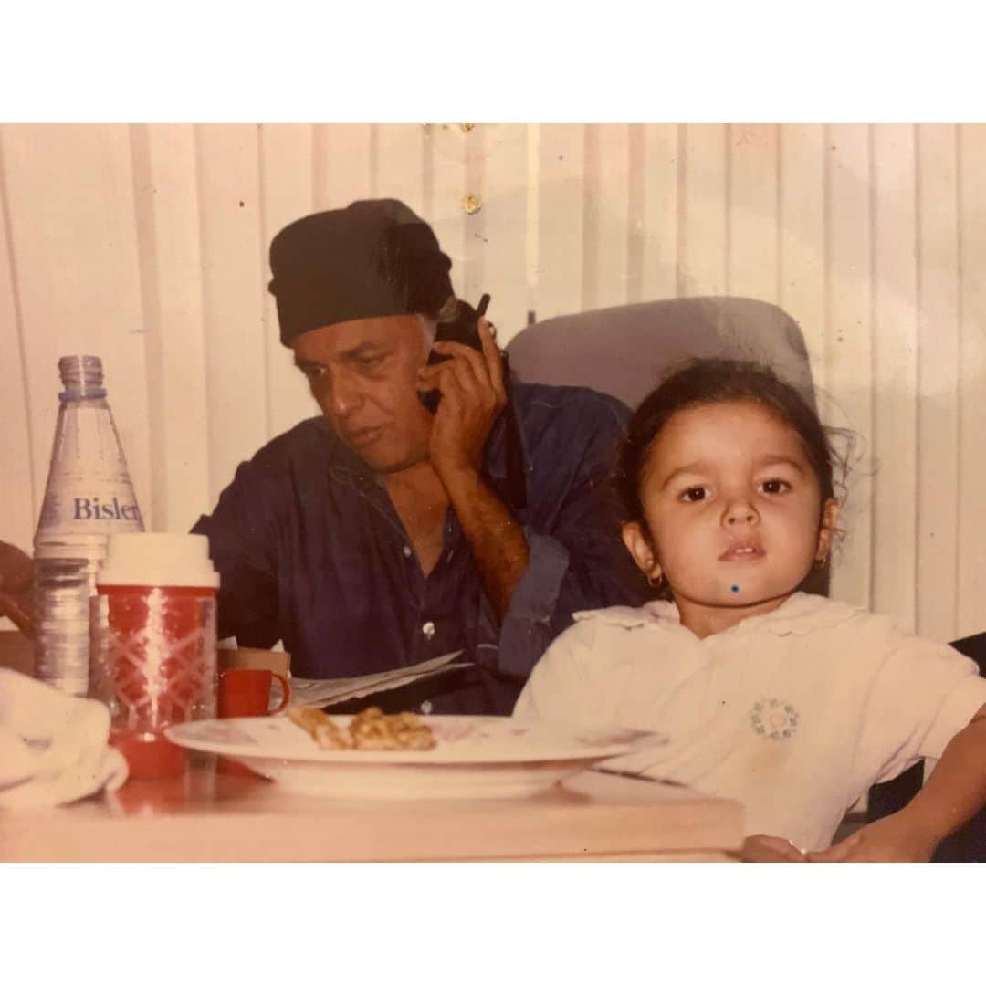 アリア・バットのインスタグラム：「Hey pops. It’s been great knowing you for the last 26 years.. you’re a good guy. Probably the best.. also the wisest.. also you’re very funny.. did I tell you I think you’re super talented too? 🌞🙃 Happy Birthday Daddy .. You amaze me every single day! There is no one like you and I repeat no one 💓 I love you👨‍👧」