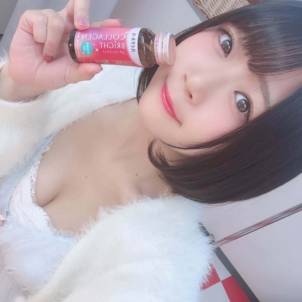 のインスタグラム：「もこちゃん だよぉ～ コラーゲンドリンク大好き～  #me #ボブ #パジャマ #ねまき #可愛い #水色 #premony #idol #japanesegirl #look #followme #drink #コラーゲン #美容」