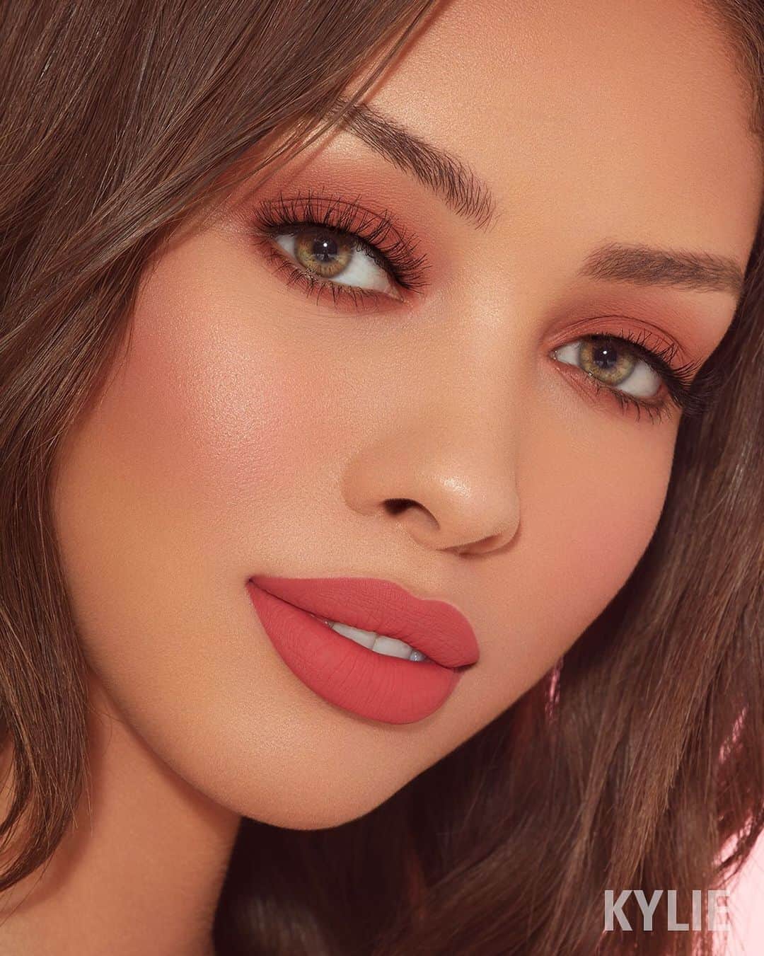 Kylie Cosmeticsさんのインスタグラム写真 - (Kylie CosmeticsInstagram)「We just can’t get enough of Lip Blush 💕 Our favorite new formula that is more sheer than our matte liquid lips and has a super comfortable powder matte finish. You can build up the shades for more opacity too!! ✨ 3 new shades plus Bikini Bod, back from summer collection, are available now!!」9月20日 13時41分 - kyliecosmetics