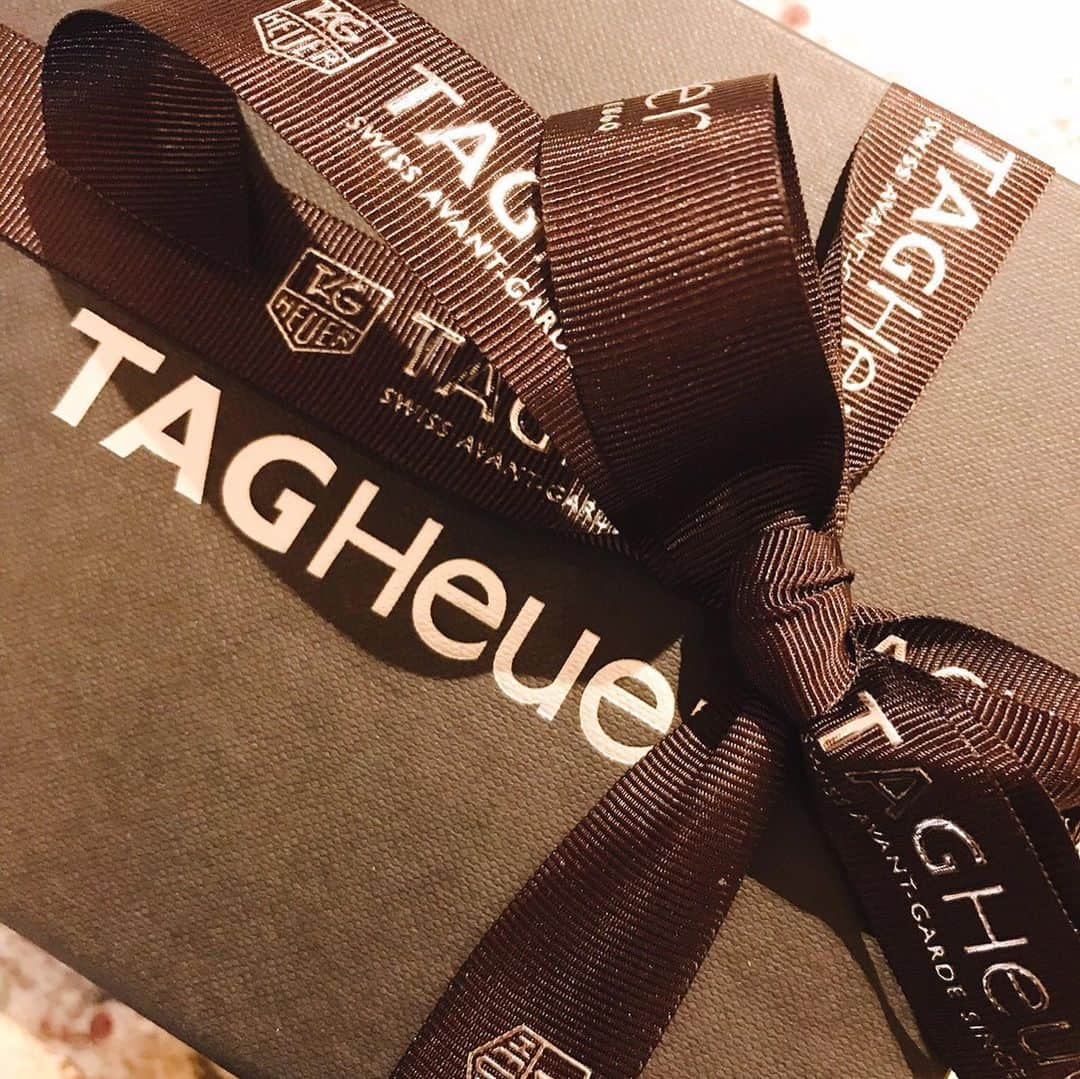 山口蛍さんのインスタグラム写真 - (山口蛍Instagram)「新しい時計を買いにタグ・ホイヤー⌚ @TAGHeuerJapan　大丸神戸店に行ったら。 結婚のお祝いにと二人分ご提供して頂きました。 いつもありがとうございます。 #タグ・ホイヤーカレラ #DontCrackUnderPressure」9月20日 13時42分 - hotaru10_official