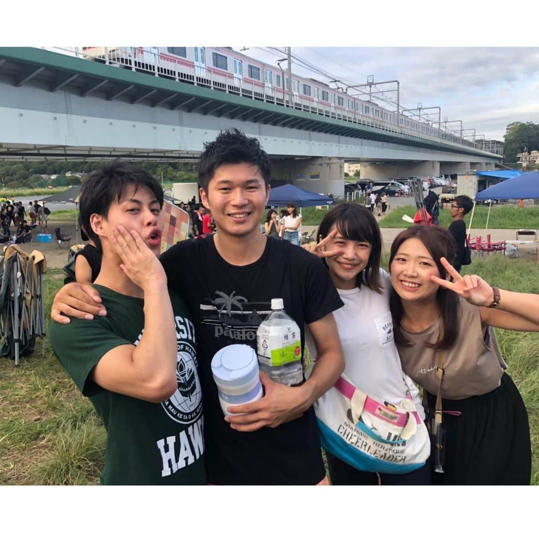 宮崎葉さんのインスタグラム写真 - (宮崎葉Instagram)「このあいだBBQしました！ レグではなにかしら理由をつけて 9枚目のおねえさんふたりが テキーラ持って襲来してくるので 気をつけようとおもいました！ 喉がやけるかとおもいました！ ウッズ幹事ありがとう！またお揃いコーデしようね！ わちゃわちゃたのしかったです！もっとみんなとしゃしん撮りたかったです！ #regulus #集合写真はまじでもうふらふらすぎてみさきさんの手離せなかった #ウッズとグラミチお揃いやねん真似するな #だいすきなちゅきやけどなつきツンデレやからかなしい #vivaこもり27日たのしみやねviva飲み #左からこどもおじさんおばさんです #左から25歳28歳25歳25歳です #ポテトそんなとこおったっけ #絶対もうこのメンバーが1枚の写真に収まることはない #レグラスのテキーラガールwowwow」9月20日 14時11分 - you_miyazaki