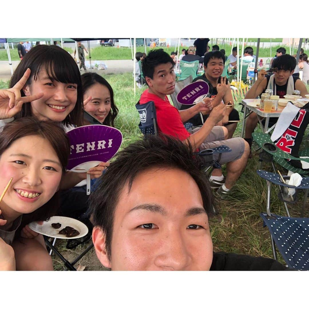 宮崎葉さんのインスタグラム写真 - (宮崎葉Instagram)「このあいだBBQしました！ レグではなにかしら理由をつけて 9枚目のおねえさんふたりが テキーラ持って襲来してくるので 気をつけようとおもいました！ 喉がやけるかとおもいました！ ウッズ幹事ありがとう！またお揃いコーデしようね！ わちゃわちゃたのしかったです！もっとみんなとしゃしん撮りたかったです！ #regulus #集合写真はまじでもうふらふらすぎてみさきさんの手離せなかった #ウッズとグラミチお揃いやねん真似するな #だいすきなちゅきやけどなつきツンデレやからかなしい #vivaこもり27日たのしみやねviva飲み #左からこどもおじさんおばさんです #左から25歳28歳25歳25歳です #ポテトそんなとこおったっけ #絶対もうこのメンバーが1枚の写真に収まることはない #レグラスのテキーラガールwowwow」9月20日 14時11分 - you_miyazaki