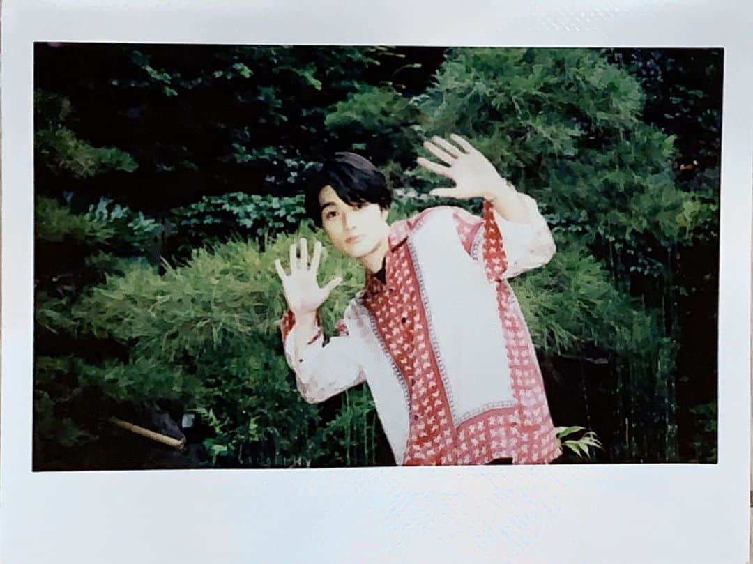 のインスタグラム：「🖐→✌️」