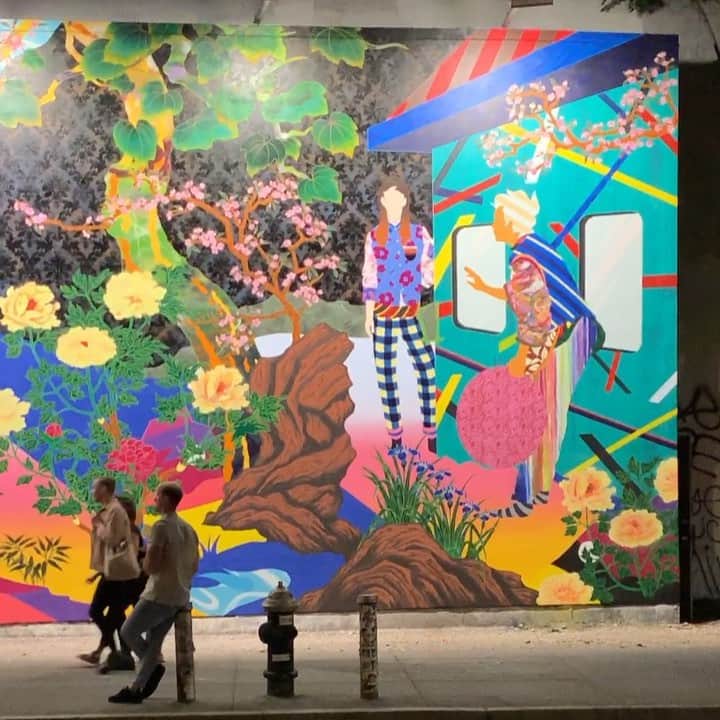 松山智一のインスタグラム：「Finishing Day 10, and getting into Day 11 as it hits midnight  #bowerywall @goldmanglobalarts @jessicagoldmansrebnick」
