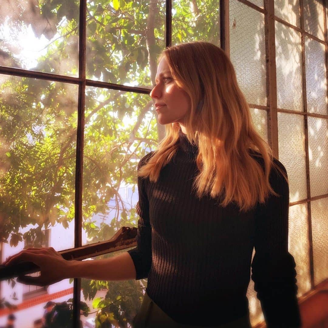 ジョアンナ・ブラッディのインスタグラム：「🍂」
