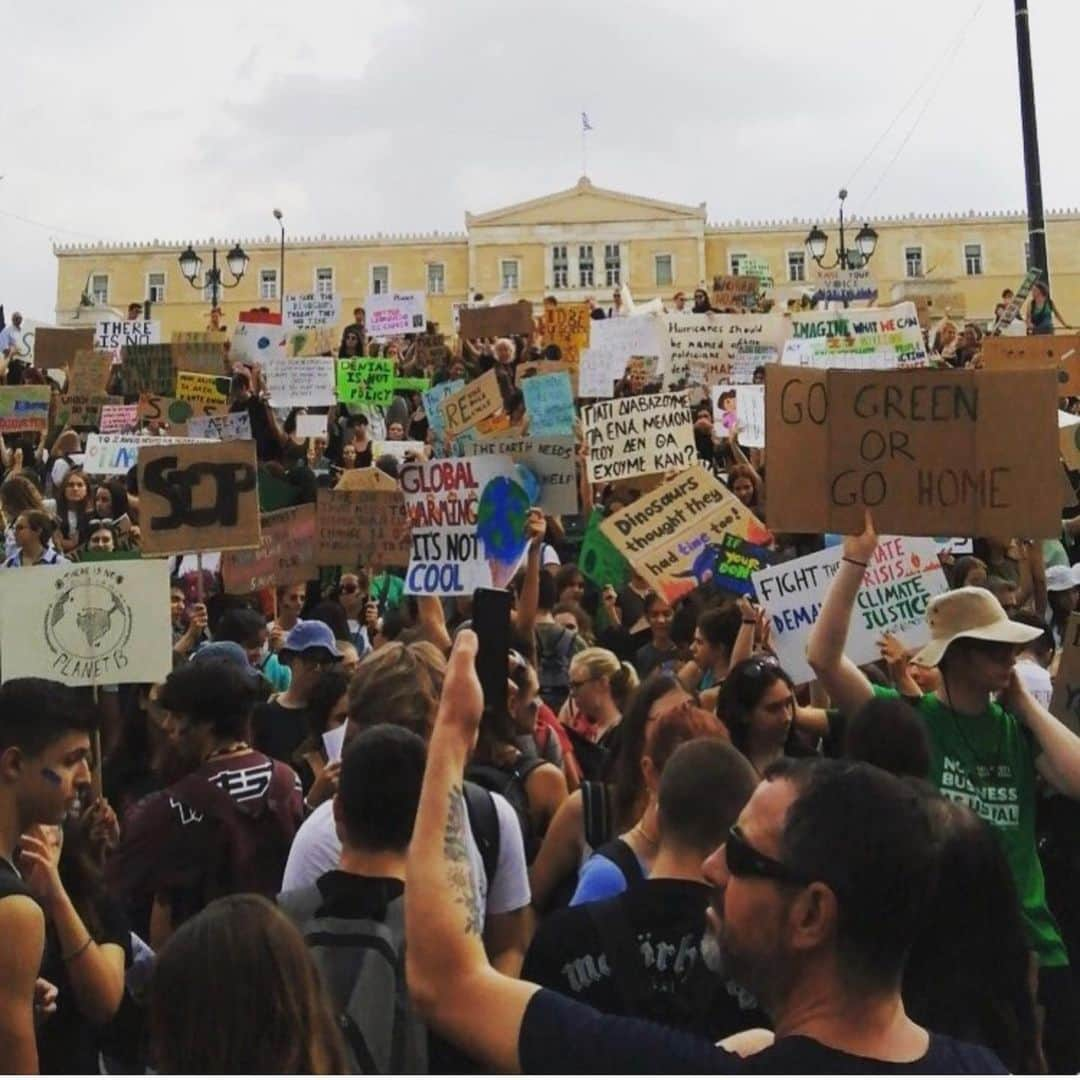 ソフィア・ブッシュさんのインスタグラム写真 - (ソフィア・ブッシュInstagram)「Activism Works. See you on the streets. Text CLIMATE to 50409 to find your global strike. There’s one today and one on the 27th! 🌎 @gretathunberg #FridaysForFuture」9月21日 1時43分 - sophiabush