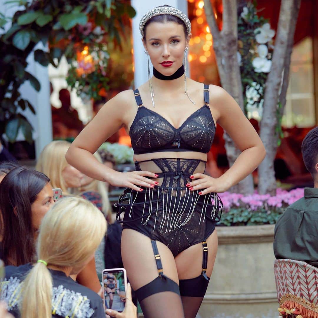 Agent Provocateurさんのインスタグラム写真 - (Agent ProvocateurInstagram)「AP fan favourites included silk satin range #Ayla, in the hottest shade of pink, and #Franni (coming soon), with Swarovski starbursts decorating heritage-inspired shapes.  Guests also loved #Elora, showcasing our decadent take on autumnal florals. #AgentProvocateur  #LFW」9月21日 1時45分 - agentprovocateur