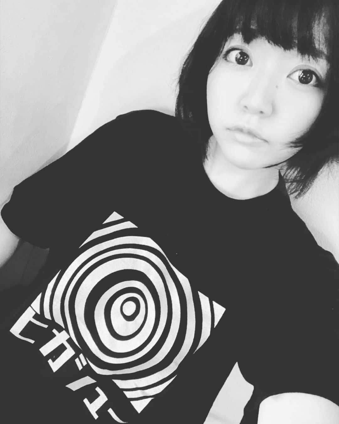 ちゃんまいさんのインスタグラム写真 - (ちゃんまいInstagram)「いいTシャツ👕 #ヒカシュー #ベッドイン #japanese #sexy #idol」9月21日 0時17分 - dakko_shite_cho3